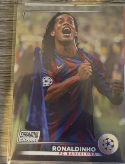 2022-23 Topps Stadium Club Chrome UEFA Club Competitions #10 Ronaldinho FC Barcelona — front