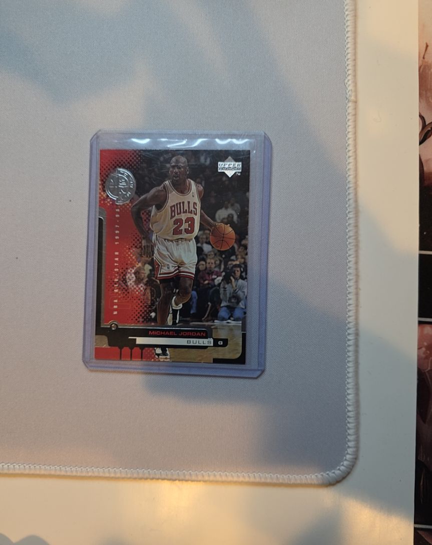 1998-99 Upper Deck #169 Michael Jordan To The Net — front