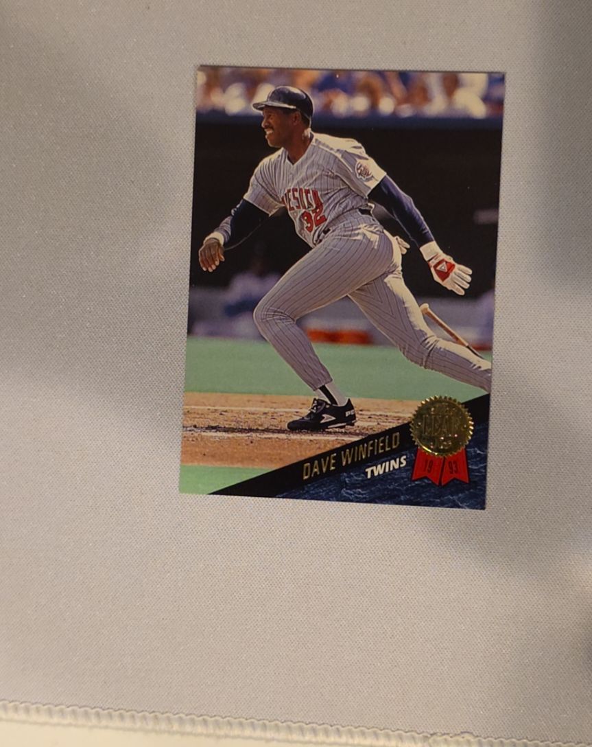 1993 Leaf #423 Dave Winfield — front