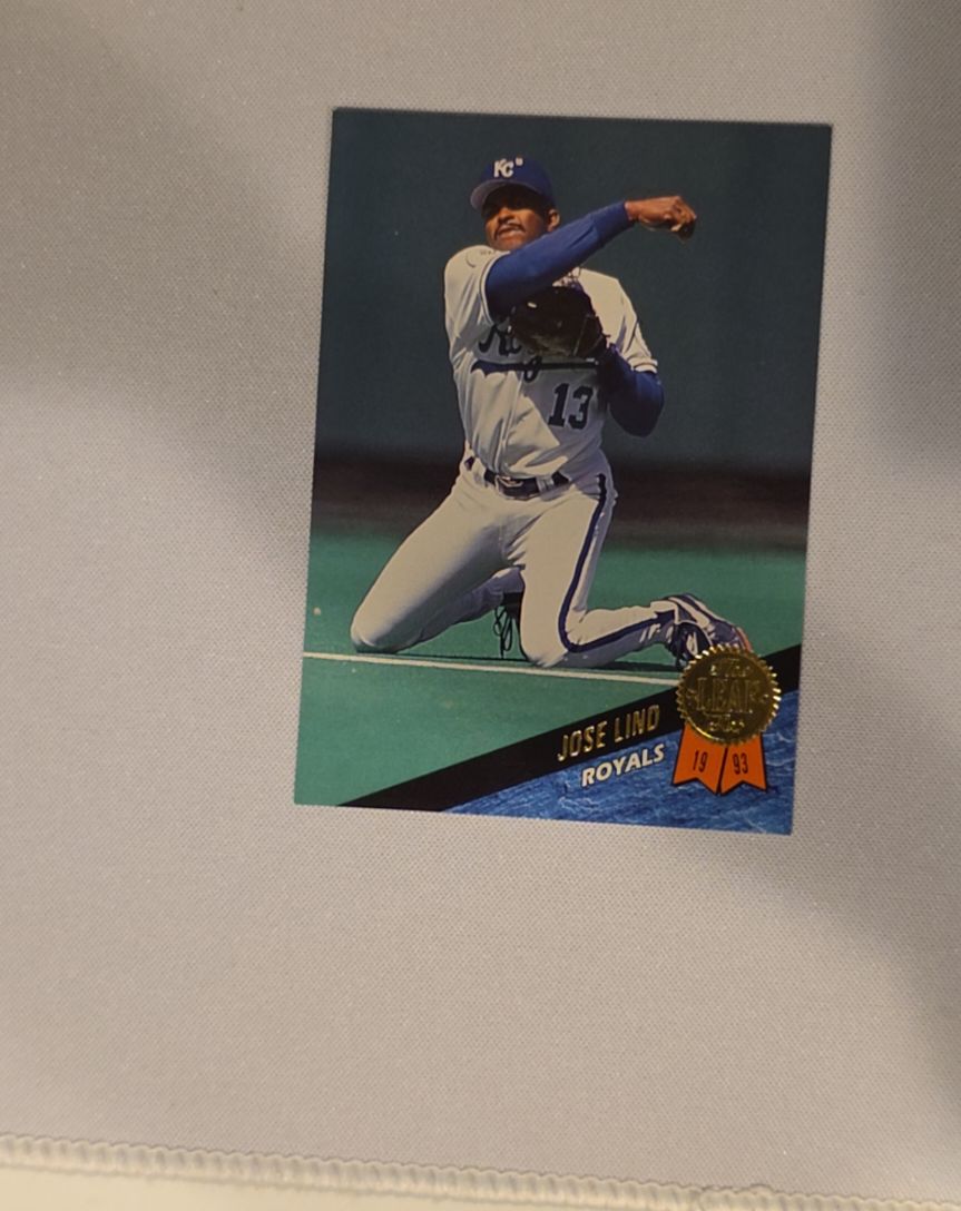 1993 Leaf #402 Jose Lind — front