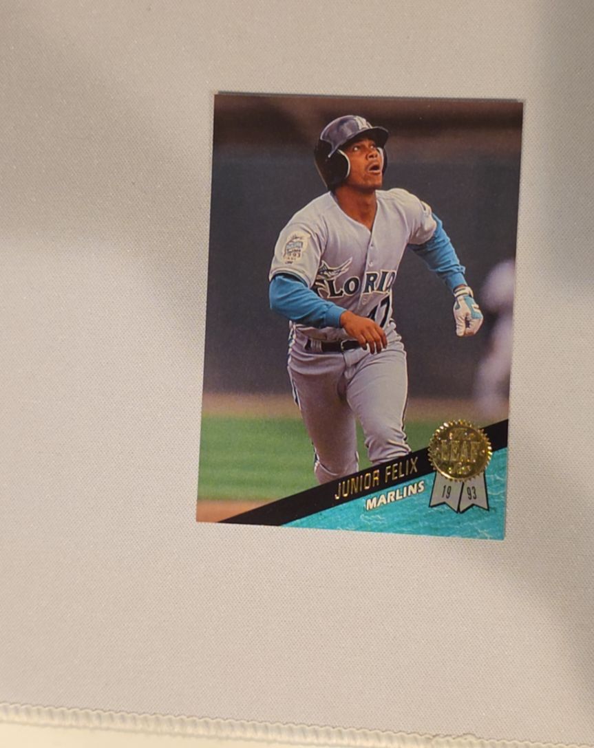 1993 Leaf #333 Junior Felix — front