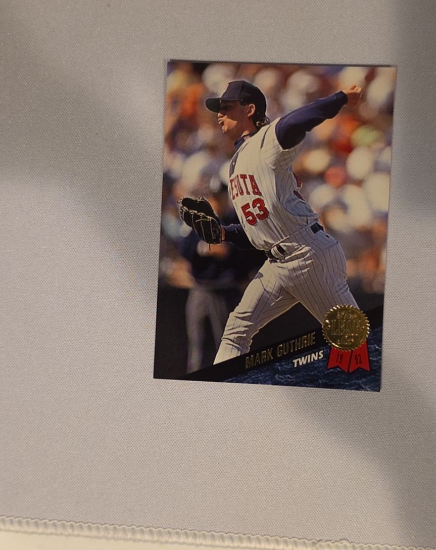 1993 Leaf #19 Mark Guthrie — front