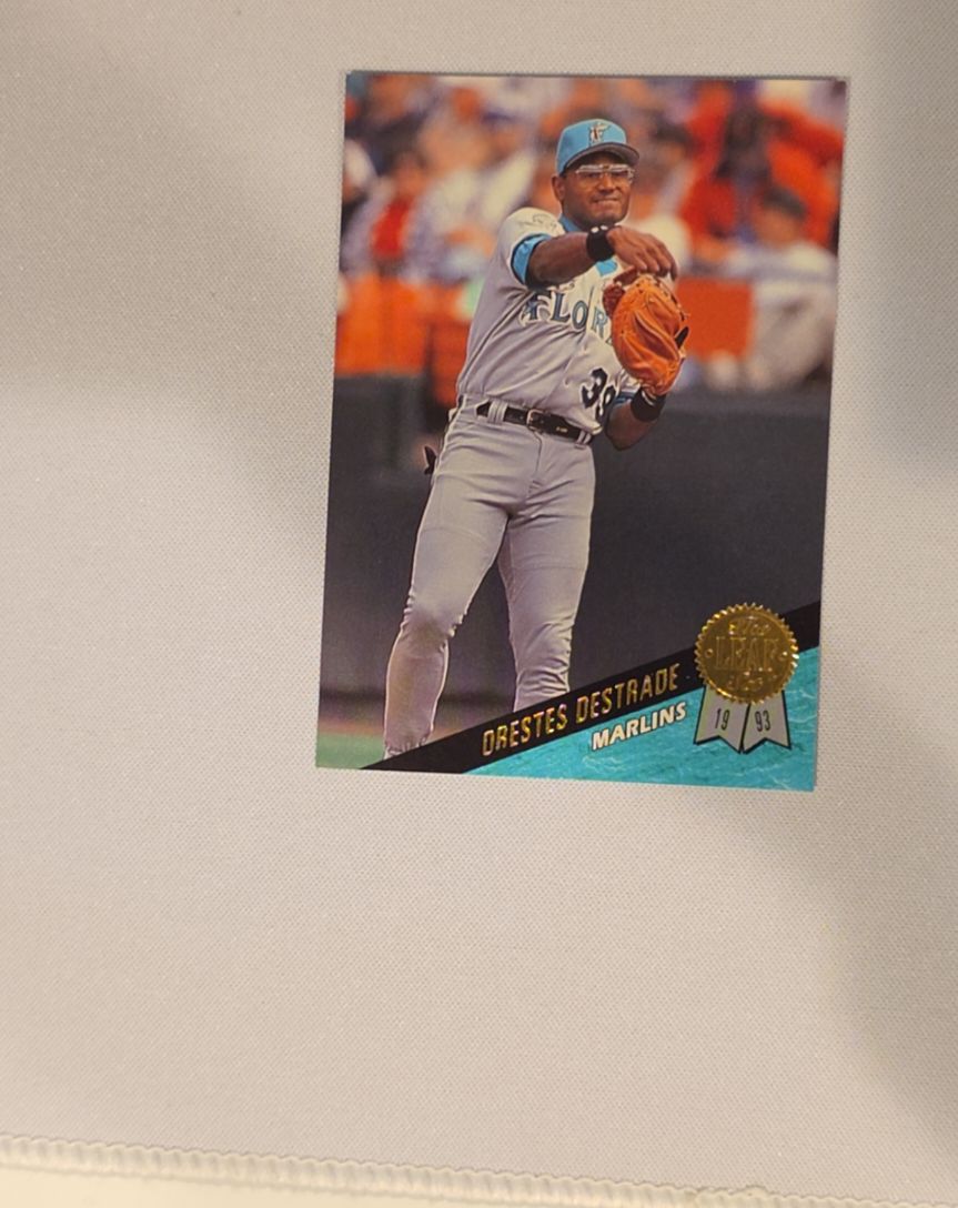 1993 Leaf #304 Orestes Destrade — front