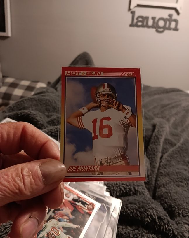 1990 Score #311 Joe Montana Hot Gun — front