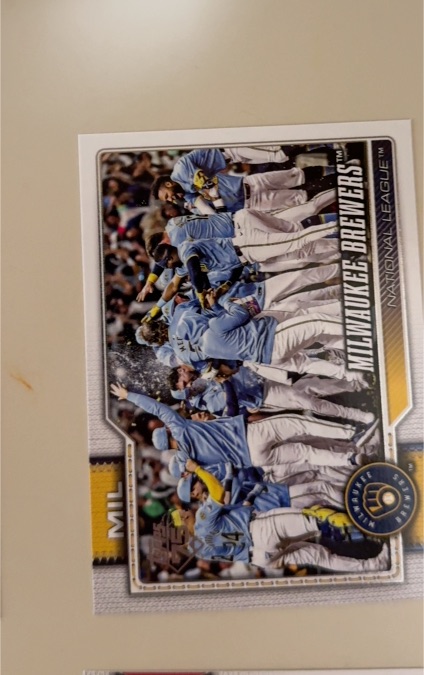 2026 Topps Series 1 #107 Milwaukee Brewers Team Card — front