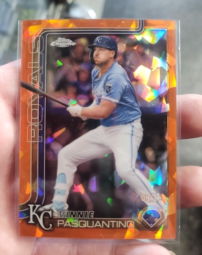 2025 Topps Chrome #165 Vinnie Pasquantino — front