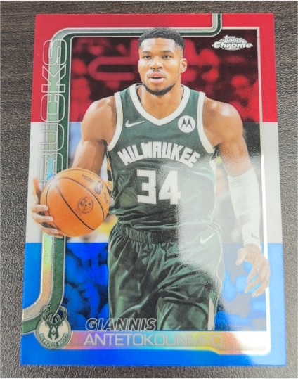 2025-26 Topps Chrome #137 Giannis Antetokounmpo — front