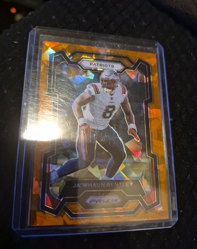 2023 Panini Prizm Ja'Whaun Bentley Orange Lazer — front