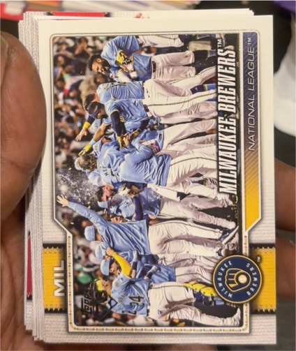 2026 Topps Series 1 #107 Milwaukee Brewers — front