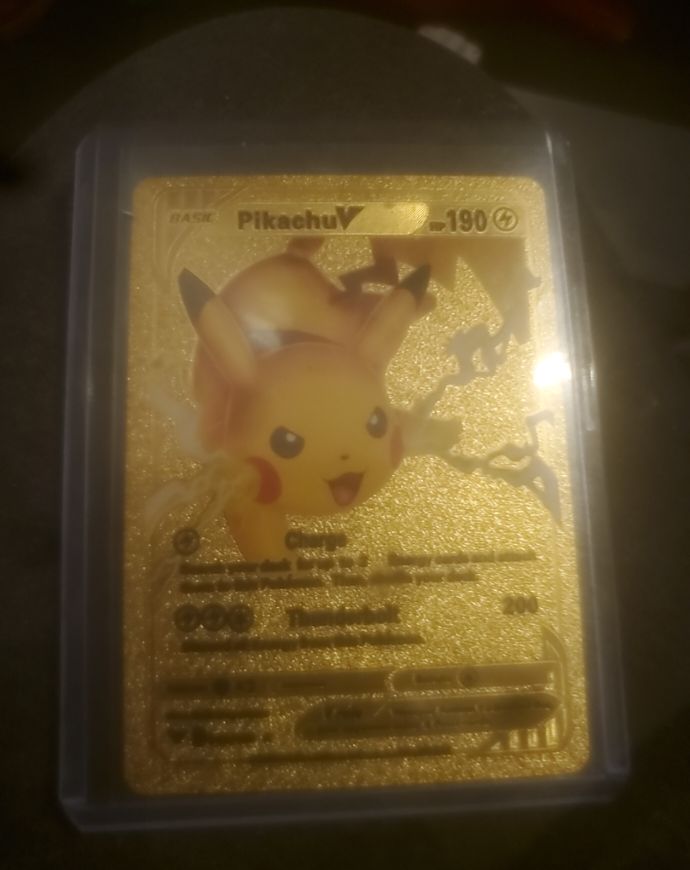 2020 Pokémon #043 Pikachu V — front