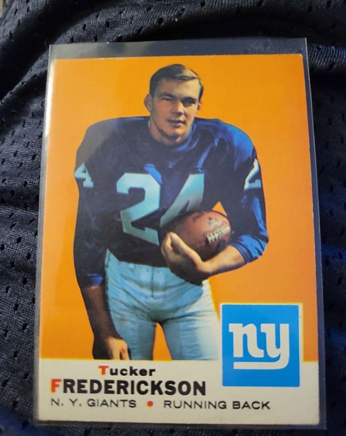 1969 Topps #15 Tucker Frederickson — front