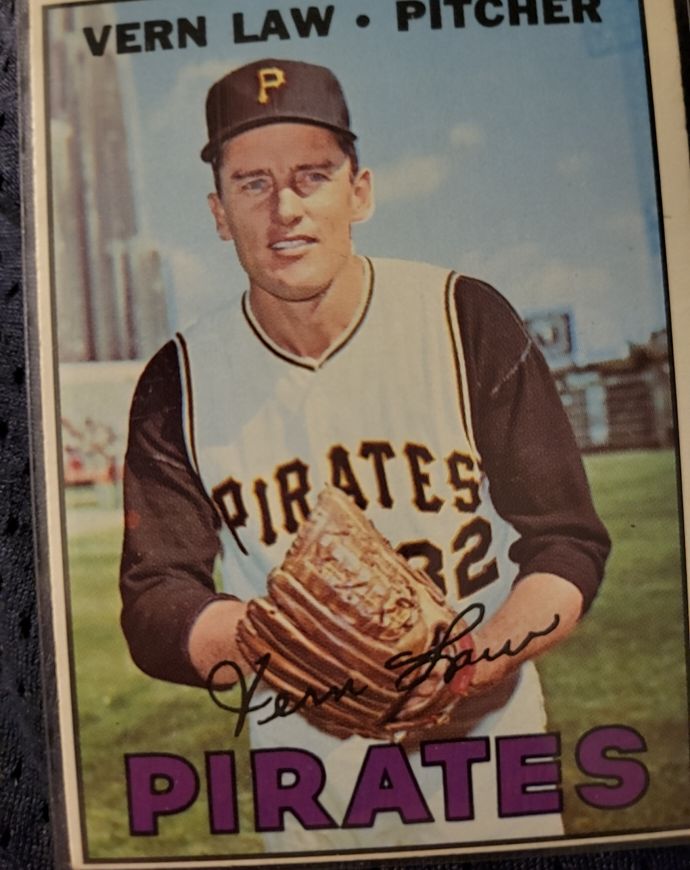 1967 Topps #351 Vern Law Pirates — front