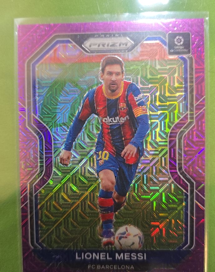 2020-21 Panini Chronicles Prizm La Liga #15 Lionel Messi — front