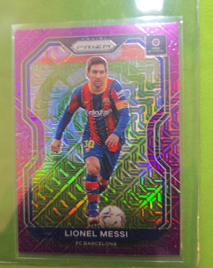 2020-21 Panini Chronicles Prizm La Liga #15 Lionel Messi — front