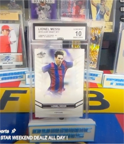 2016 Leaf Draft #17 Lionel Messi — front
