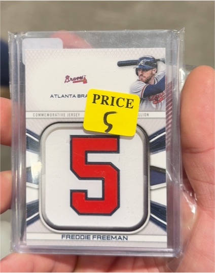 2022 Topps Series 1 #JNM-FF Freddie Freeman Jersey Number Medallion — front