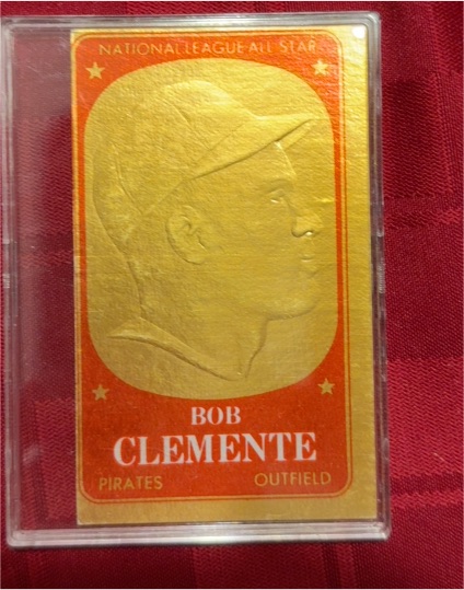 1965 Topps Embossed #19 Roberto Clemente — front