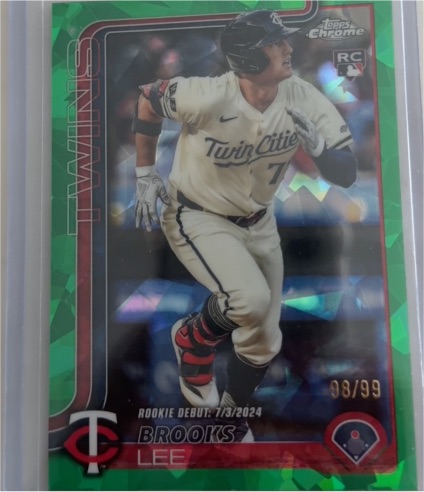 2025 Topps Chrome Update #USC6 Brooks Lee Rookie Debut Green Wave Refractor — front