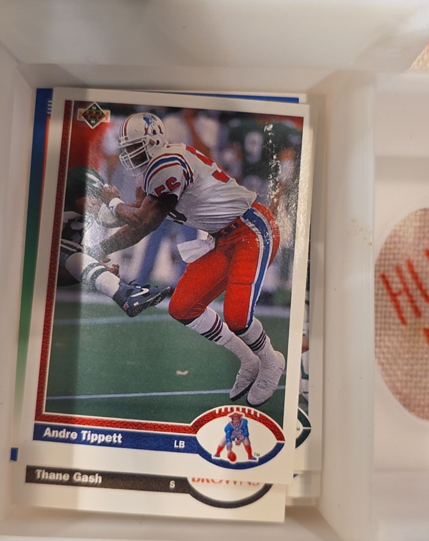 1991 Upper Deck #354 Andre Tippett — front