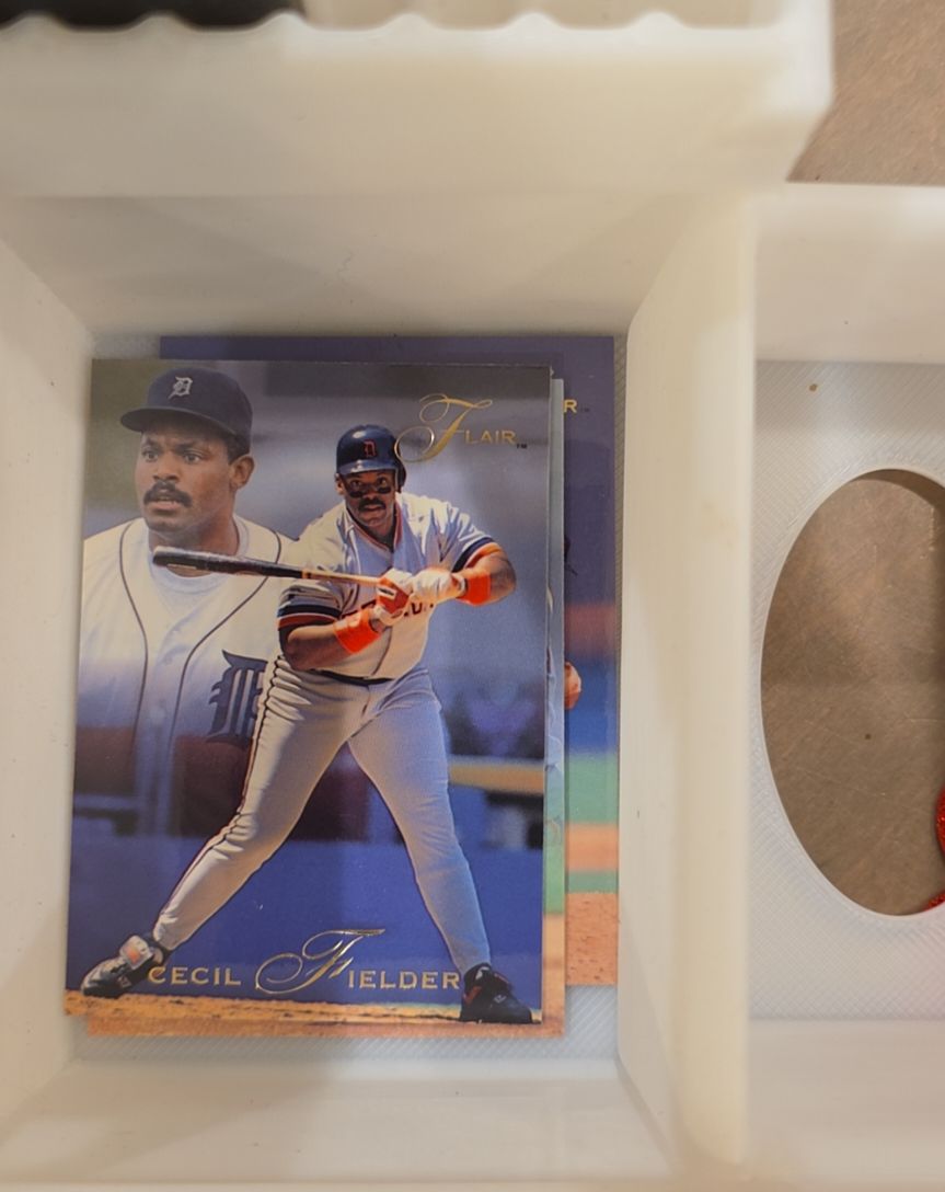 1993 Fleer Flair #201 Cecil Fielder — front