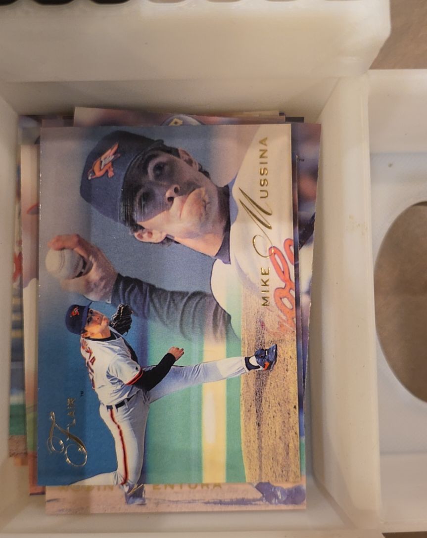 1993 Flair #154 Mike Mussina — front