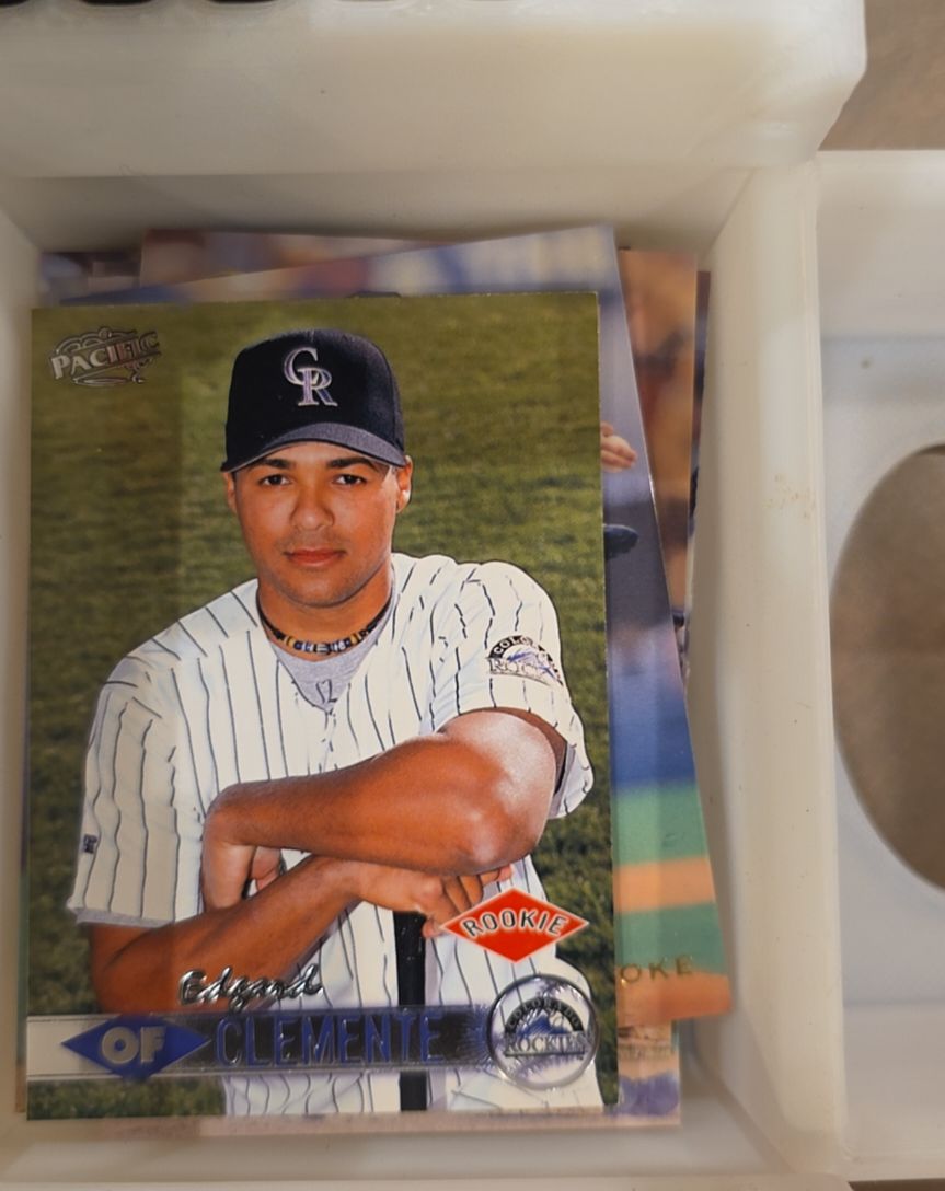1999 Pacific Edgard Clemente #143 — front