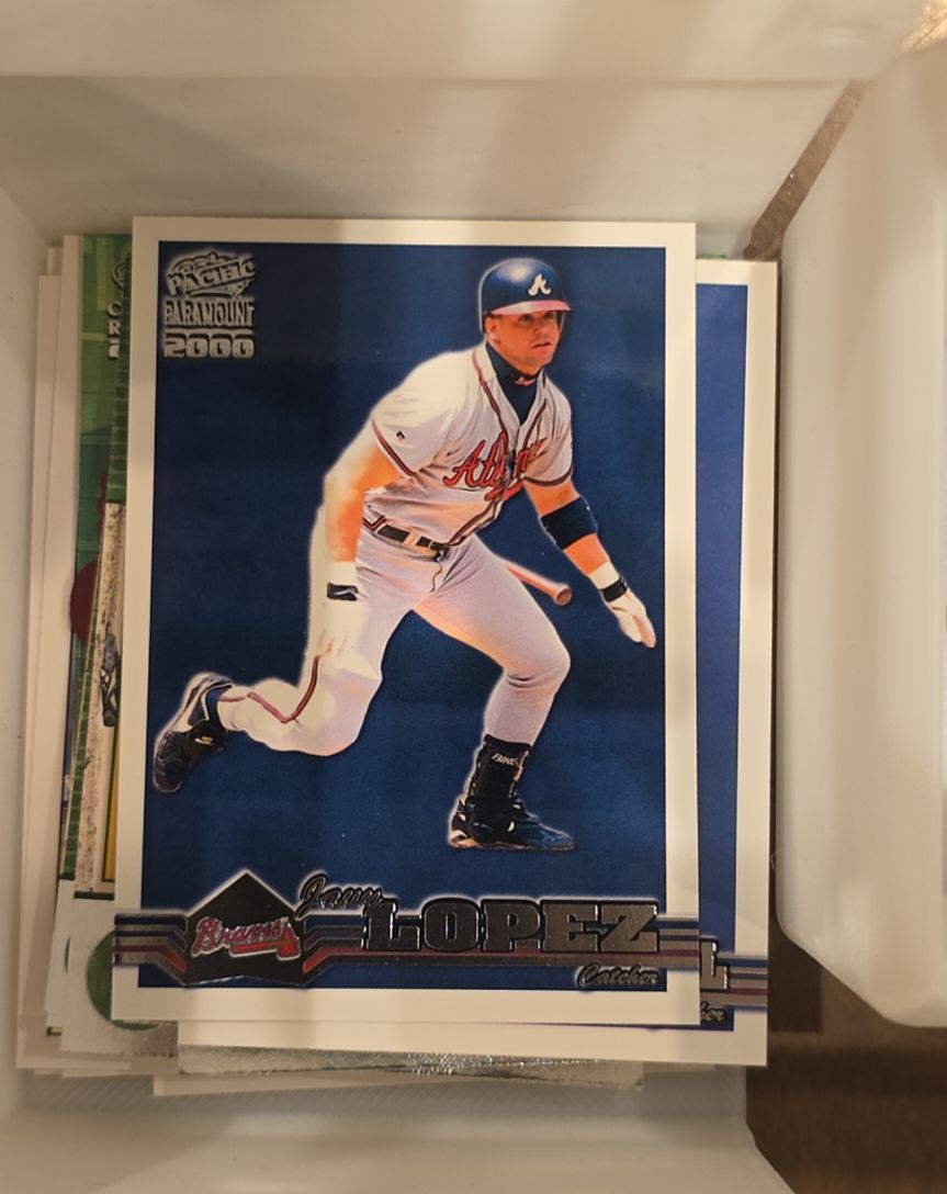 2000 Pacific Paramount #23 Javy Lopez — front