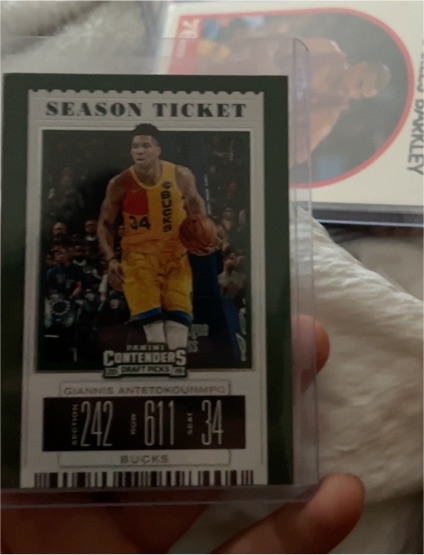 2019-20 Panini Contenders Draft Picks Season Ticket #17 Giannis Antetokounmpo — front