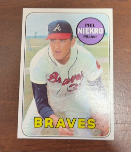 1969 Topps #355 Phil Niekro — front
