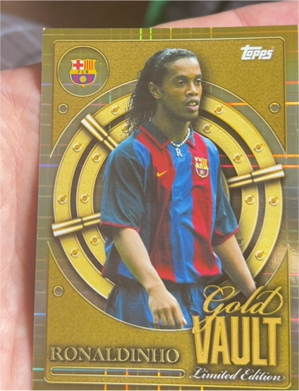 2025-26 Topps FC Barcelona Collector Tin #GV-7 Ronaldinho Gold Vault — front