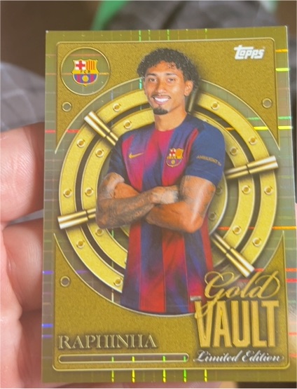 2025 Topps FC Barcelona #GV-4 Raphinha Gold Vault — front