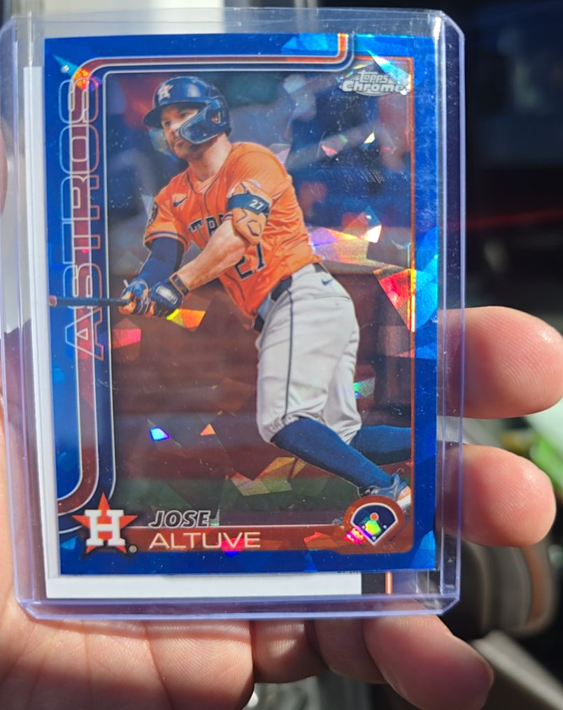 2025 Topps Chrome #77 Jose Altuve — front