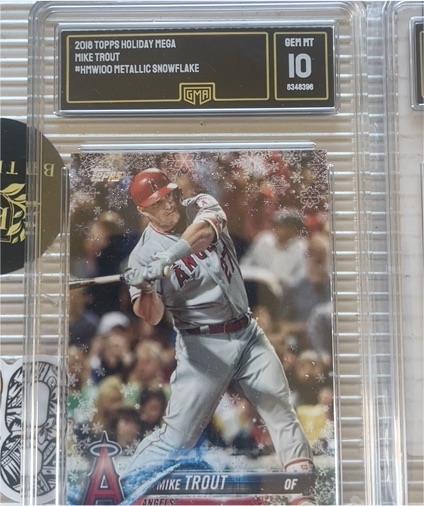 2018 Topps Holiday Mega #HMW100 Mike Trout — front
