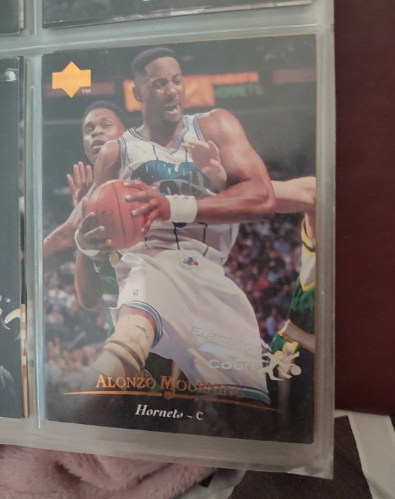 1995-96 Upper Deck Electric Court #127 Alonzo Mourning — front
