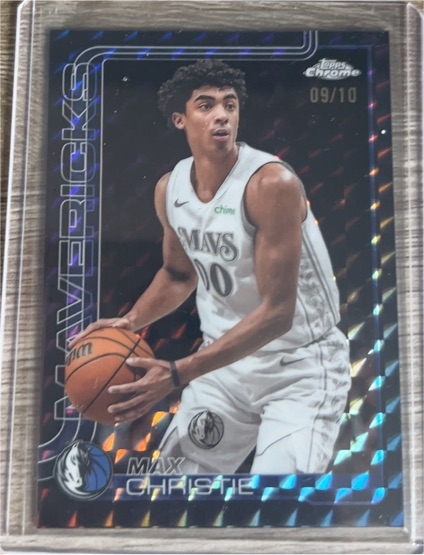2025-26 Topps Chrome #33 Max Christie — front