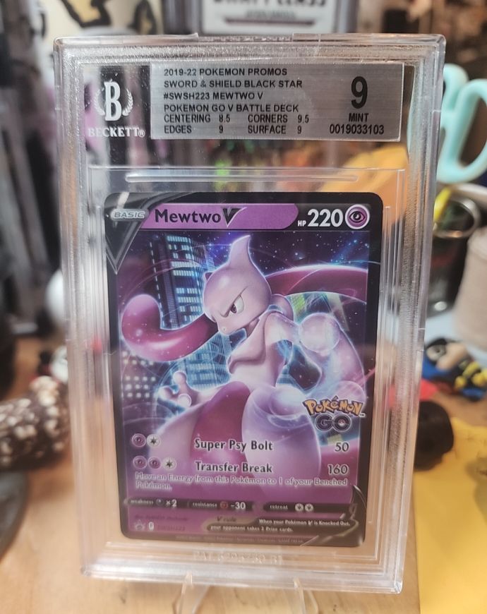 2019-22 Pokémon Promos Sword & Shield Black Star #SWSH223 Mewtwo V — front