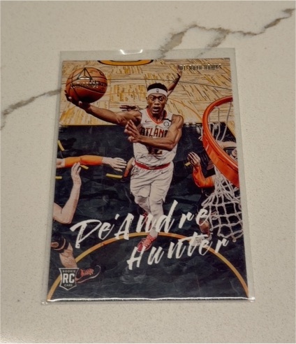 2019-20 Panini Chronicles Luminance #152 De'Andre Hunter — front