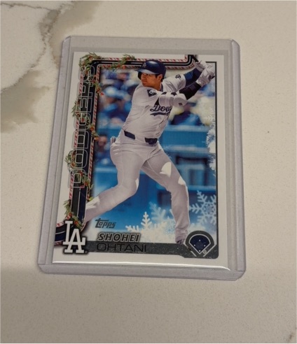2025 Topps Holiday #H200 Shohei Ohtani — front