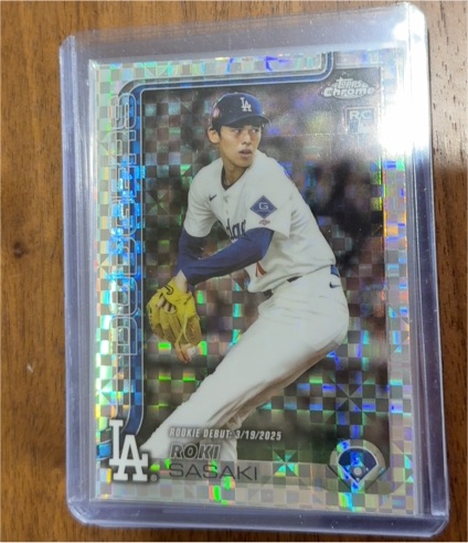 2025 Topps Chrome Update #USC73 Roki Sasaki Rookie Debut X-Fractor — front