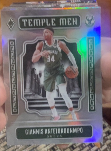 2023-24 Panini Phoenix #18 Giannis Antetokounmpo — front