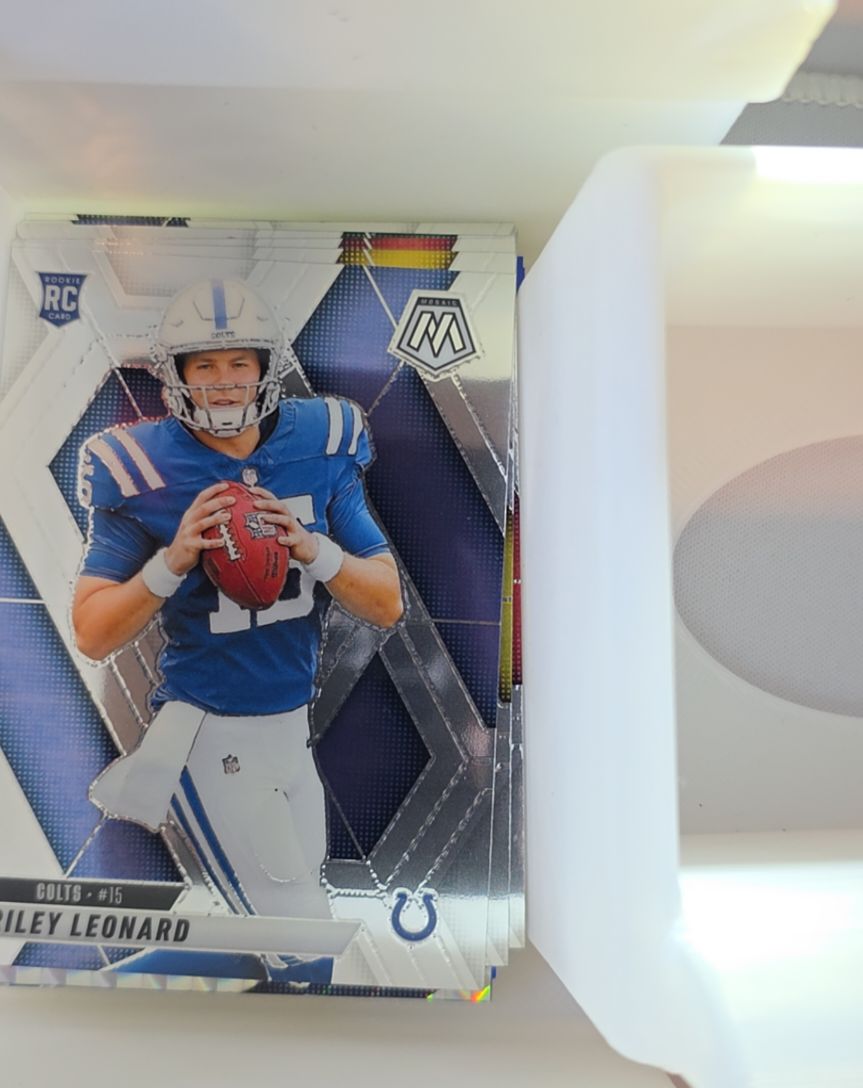 2025 Panini Mosaic #372 Riley Leonard — front