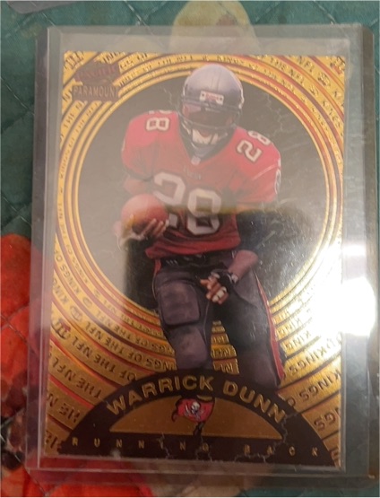 1998 Pacific Paramount Kings of the NFL #19 Warrick Dunn — front