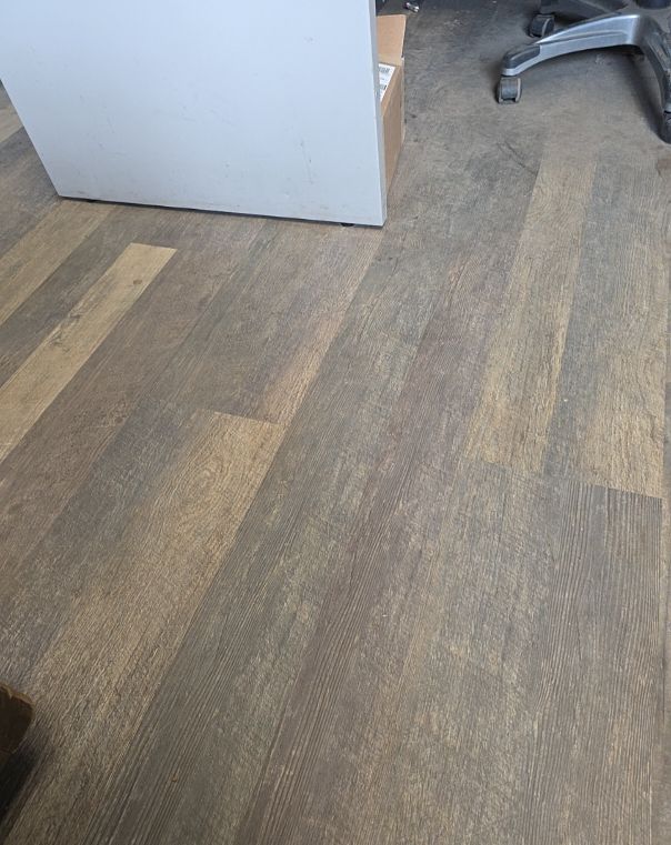 Shaw 5536V In The Grain II 30 6" x 48" Embossed Vinyl Flooring - Drift — front