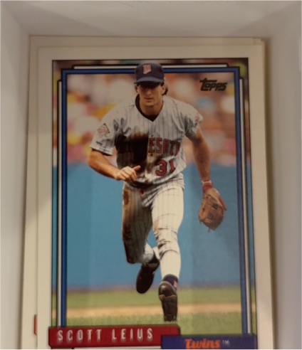1992 Topps #74 Scott Leius — front