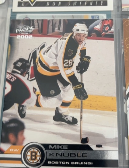 2001-02 Pacific #32 Mike Knuble — front