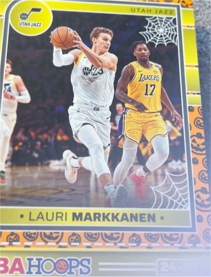 2024-25 Panini Haunted Hoops Orange Pumpkin #220 Lauri Markkanen — front