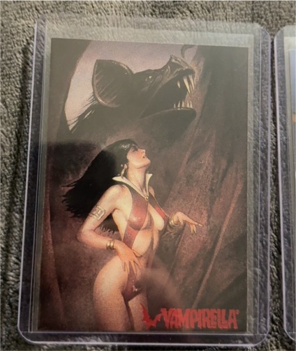 1995 Topps Visions of Vampirella #89 Vampirella — front