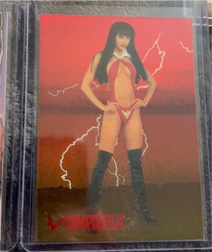 1995 Topps Visions of Vampirella #40 Vampirella — front