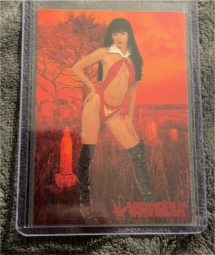 1995 Topps Visions of Vampirella #39 Vampirella — front