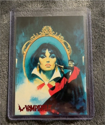 1995 Topps Visions of Vampirella #10 — front